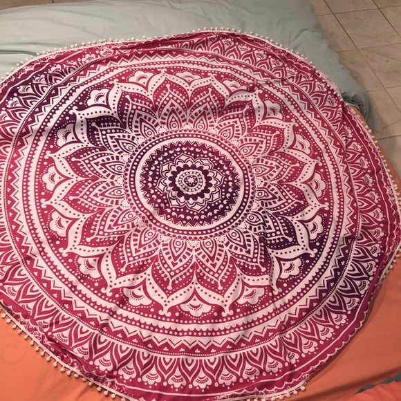 Pink/Purple Ombré Circular Tapestry w/ Pom Lining - Picture 1 of 3